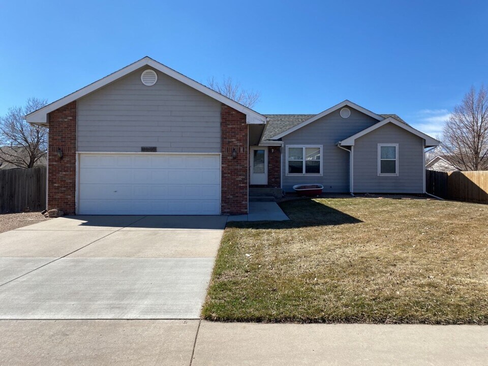 1449 Walnut St in Windsor, CO - Foto de edificio