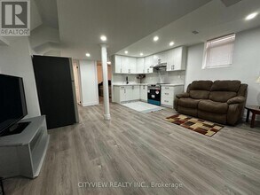 1198 Blueheron Blvd in Mississauga, ON - Building Photo - Building Photo