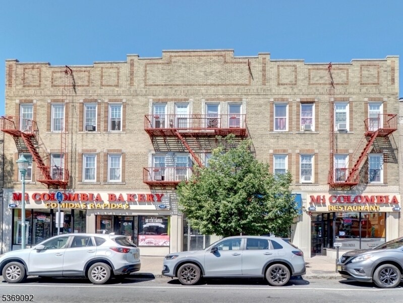 138 Elmora Ave in Elizabeth, NJ - Building Photo