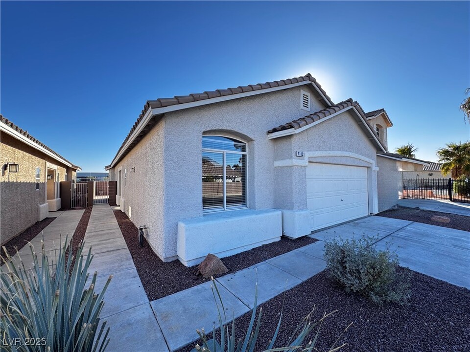 7113 Russell Ranch Ave in Las Vegas, NV - Building Photo