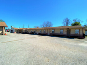 7002 Capitol St in Houston, TX - Building Photo - Building Photo