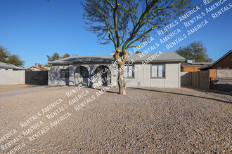 2239 N 71st Ave in Phoenix, AZ - Building Photo - Building Photo