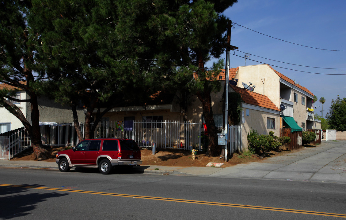 3731 Harvill Ln in Riverside, CA - Foto de edificio