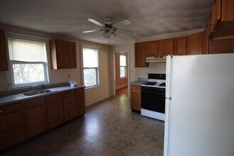 296 Highland Ave, Unit 3 in Somerville, MA - Building Photo - Building Photo