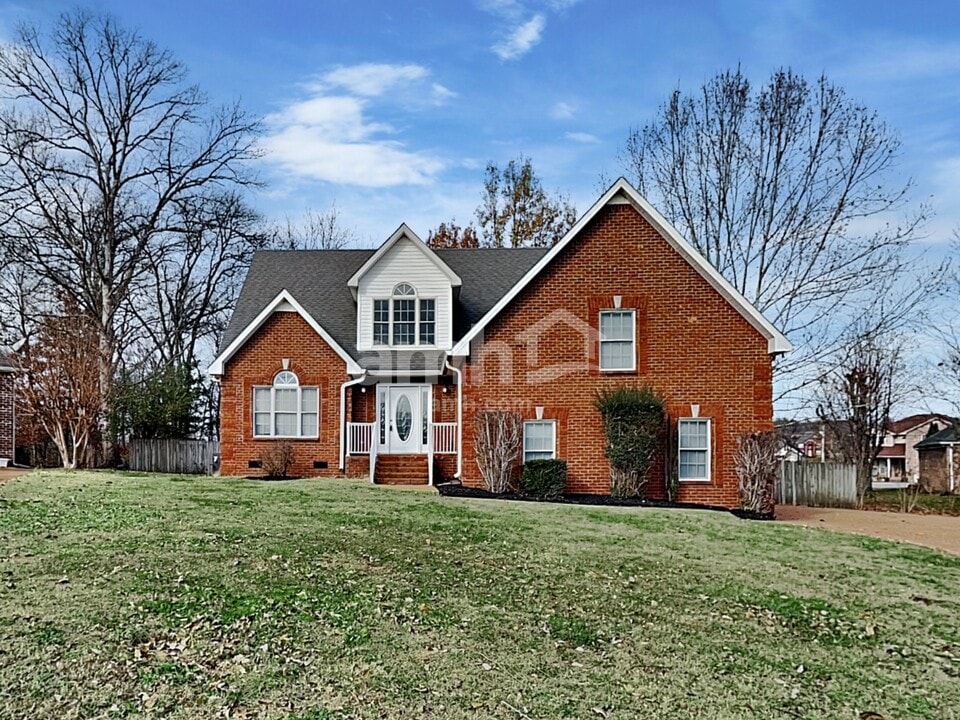 10010 Langford Ct in Smyrna, TN - Foto de edificio