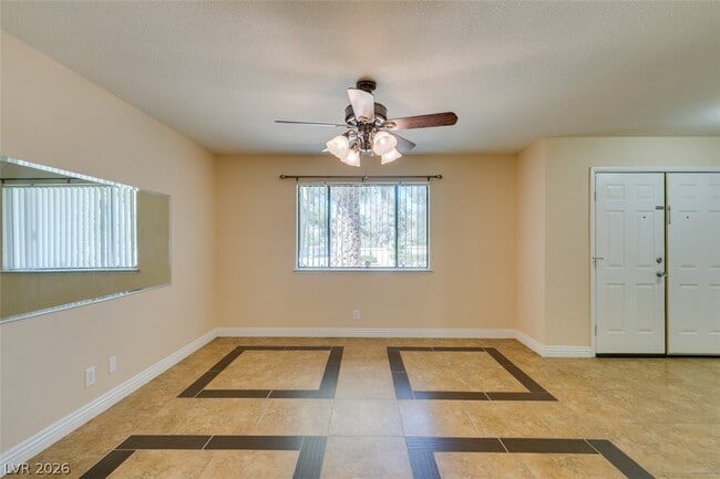 property at 3221 E Rochelle Ave