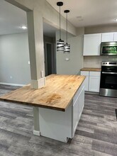 14716 W Lake Ridge Dr in Anchorage, AK - Building Photo - Building Photo