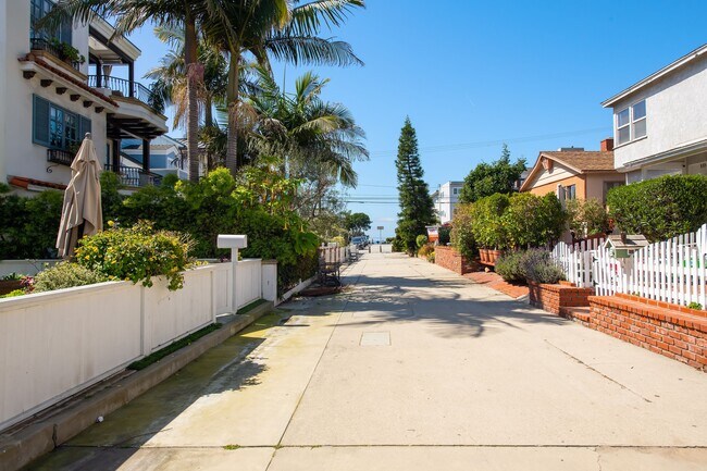 336 10th St in Manhattan Beach, CA - Building Photo - Building Photo