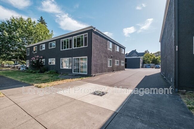 208 SE 5th Ave in Albany, OR - Building Photo - Building Photo
