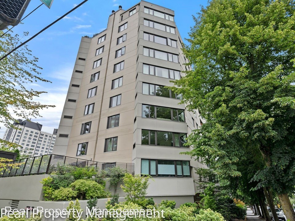 2245 SW Park Pl-Unit -#10B in Portland, OR - Building Photo