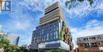 297 College St in Toronto, ON - Building Photo