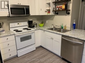 310 Oakdale Ave in St Catharines, ON - Building Photo - Building Photo