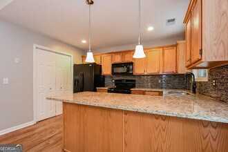 30 Laurel Way in White, GA - Foto de edificio - Building Photo