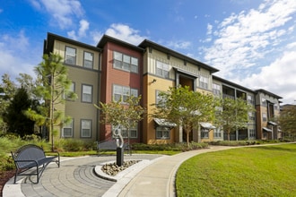 Lost Lake Resort Apartments in Jacksonville, FL - Building Photo - Building Photo