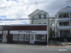 1720 E Main St in Waterbury, CT - Building Photo