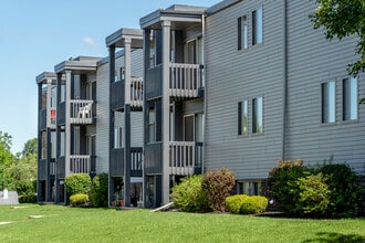 River Ridge Apartments in Rossford, OH - Foto de edificio - Building Photo