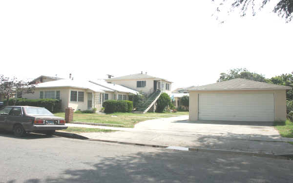 8988 Hunt Ave in South Gate, CA - Building Photo