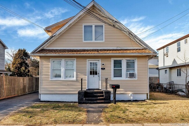 property at 7 S Atlantic St