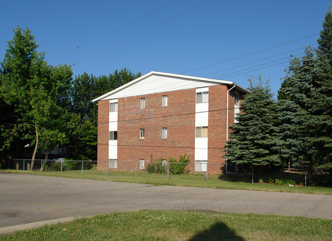 4331 N Grand River Ave in Lansing, MI - Building Photo - Building Photo