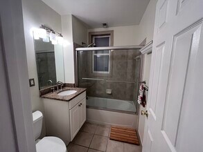 1438 Columbia Rd NW, Unit 302 in Washington, DC - Foto de edificio - Building Photo