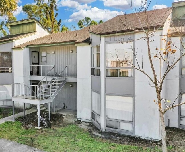 property at 2622 Lemon Tree Ln