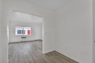 1135 Euclid Ave in Miami Beach, FL - Foto de edificio - Building Photo