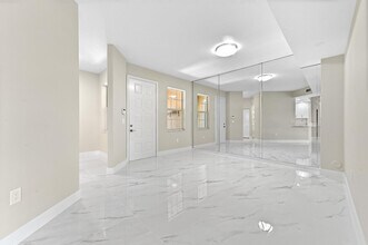 12510 Crystal Pointe Dr in Boynton Beach, FL - Building Photo - Building Photo