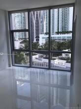 851 NE 1st Ave, Unit 903 in Miami, FL - Foto de edificio - Building Photo