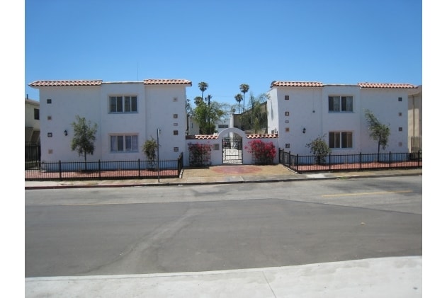 253rd St Apartments in Harbor City, CA - Building Photo