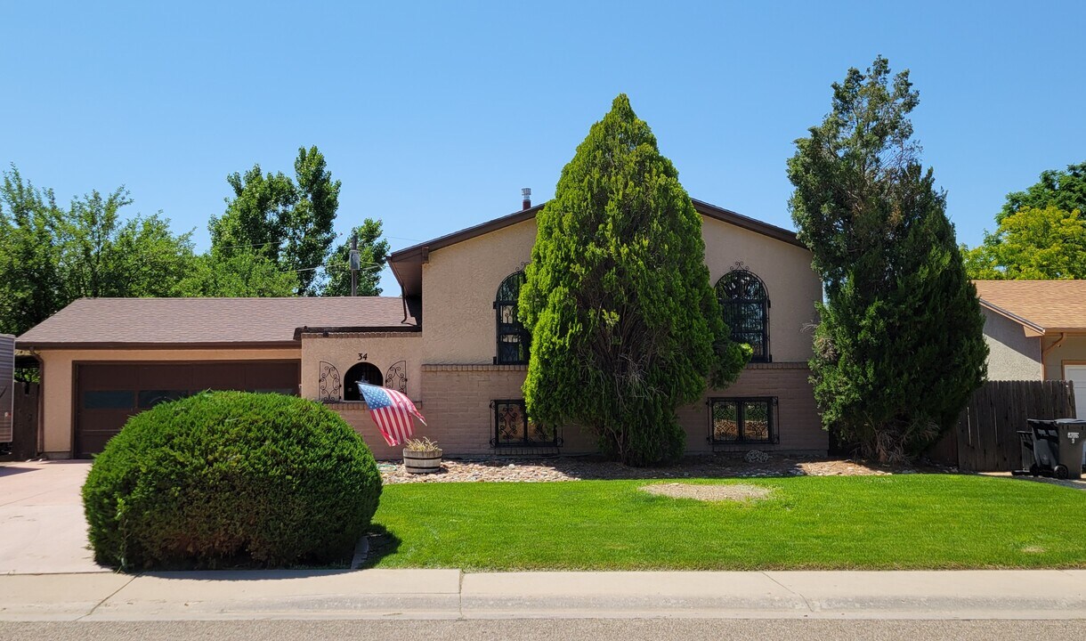 34 Apollo Ln in Pueblo, CO - Building Photo