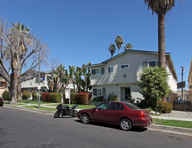 8428 Amigo Ave in Northridge, CA - Building Photo - Building Photo