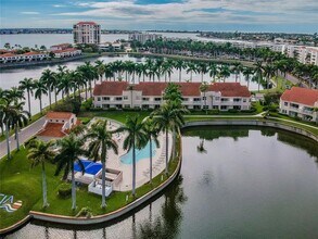 6073 Bahia Del Mar Blvd S in St. Petersburg, FL - Building Photo - Building Photo