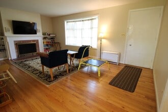 7624 Erie St in Annandale, VA - Foto de edificio - Building Photo