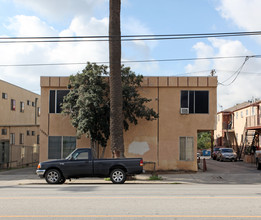 13087-13089 San Fernando Rd in Sylmar, CA - Foto de edificio - Building Photo