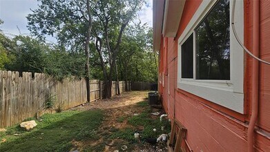 1015 S Welch St in Denton, TX - Building Photo - Building Photo