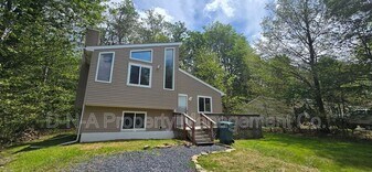 9455 Juniper Dr in Tobyhanna, PA - Building Photo