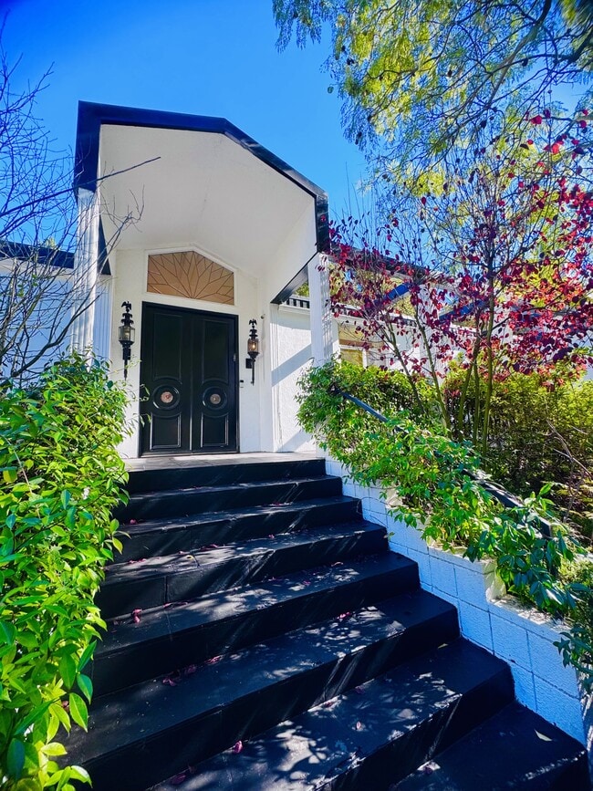 property at 936 Chantilly Rd