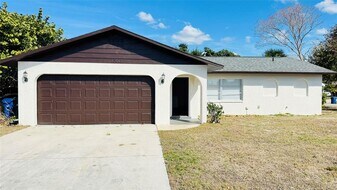 3661 Sterling Rd in Venice, FL - Building Photo