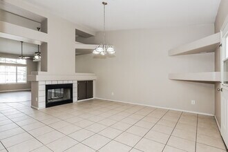 1563 E Scott Ave in Gilbert, AZ - Foto de edificio - Building Photo