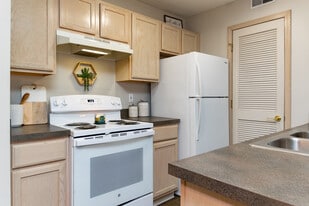 The Ridge at Chestnut Hill in Columbus, OH - Building Photo