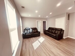 77 Manville Rd, Unit 3R in Woonsocket, RI - Foto de edificio - Building Photo