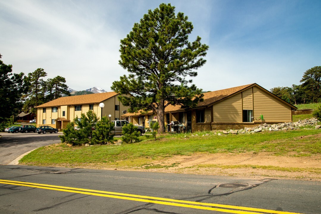 South Saint Verain Apartments in Estes Park, CO - Building Photo