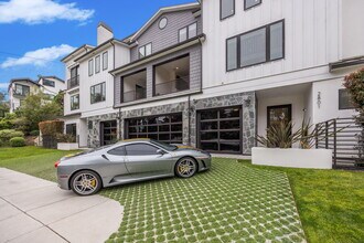 2801 Bayside Dr in Corona Del Mar, CA - Building Photo - Building Photo