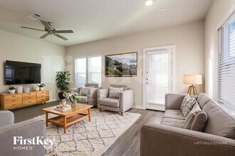 434 S Centro Cir in Shenandoah, TX - Foto de edificio - Building Photo