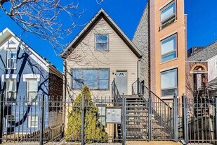 1730 W Beach Ave, Unit 3270 in Chicago, IL - Building Photo