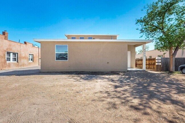 2112 Coal Ave SE-Unit -2112 unit B in Albuquerque, NM - Building Photo - Building Photo