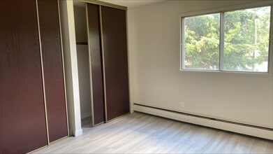 Grovenor Gardens 80 Brookwood Dr in Spruce Grove, AB - Building Photo - Building Photo