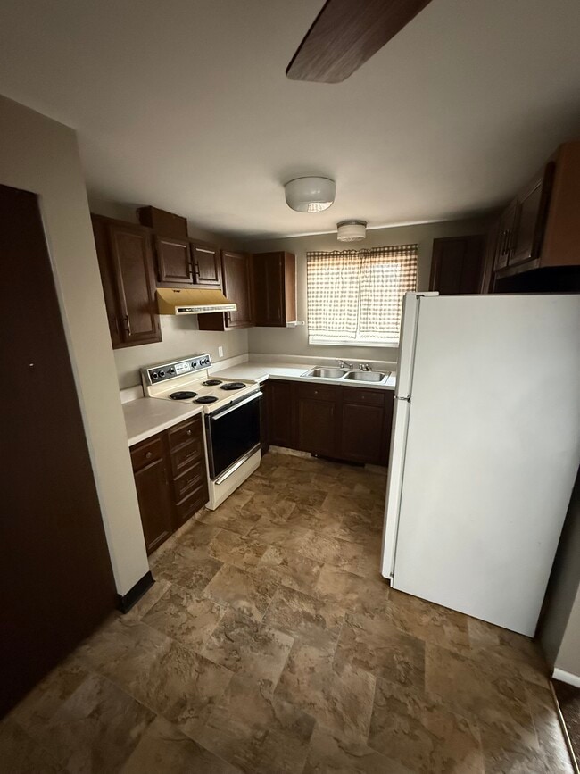 108 Morris St in Broadus, MT - Building Photo - Building Photo