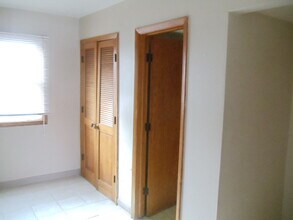 5807 Garrett Ln, Unit apt 2 in Rockford, IL - Building Photo - Building Photo