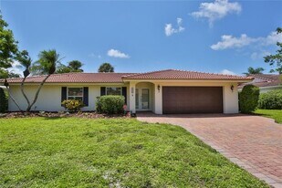 2834 Hardee Dr in Sarasota, FL - Building Photo